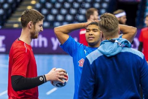 Hamburg, Deutschland 24. Januar 2019: WM 2019 Männer - Halbfinale - Deutschland Pressekonferenz v.li. Hendrik Pekeler (Deutschland THW Kiel) mit Mads Mensah Larsen Hamburg Barclaycard Arena Deutschland