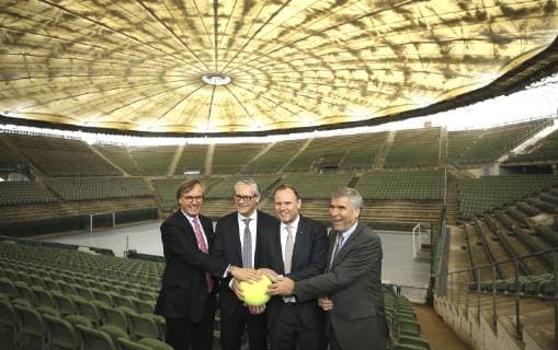 von links der 1. Vorsitzende des Club an der Alster, Dr. Carsten Lütten, Alexander OTTO , Sportsenator Andy Grote , DTB-Präsident Ulrich Klaus Tennis Stadion Rothenbaum, Pressekonferenz zur Modernisierung beim Club an der Alster am Do. 24.01.2019
