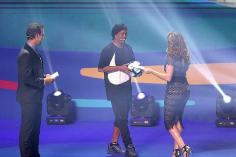 (190125) -- RIO DE JANEIRO, Jan. 25, 2019 (Xinhua) -- Brazil s former football player Ronaldinho (C) reacts during the official draw ceremony of the CONMEBOL Copa America 2019 in Rio de Janeiro, Brazil, on Jan. 24, 2019. The draw result was Brazil, Bolivia, Venezuela and Peru in Group A, Argentina, Colombia, Paraguay and Qatar in Group B, Uruguay, Ecuador, Japan and Chile in Group C. The tournament will be held from June 14 to July 7 in 5 cities in Brazil. (Xinhua Li Ming) (SP)BRAZIL-RIO DE JANEIRO-CONMEBOL-COPA AMERICA 2019-DRAW 