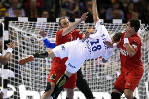 Henrik Moellgaard (tv) og Rasmus Lauge i aktion i VM semifinalen mellem Danmark-Frankrig i Hamborg, Tyskland, fredag den 25 januar 2019. . , Hamburg Tyskland Denmark Copyright: LiselottexSabroex COP102 spdk20190125-175238-L