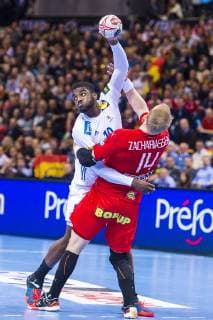 Hamburg, Deutschland 25. Januar 2019: WM 2019 Männer - Halbfinale - Deutschland vs. Norwegen v. li. im Zweikampf Dika Mem (Frankreich), Anders Zachariassen (Daenemark) Hamburg Barclaycard Arena Deutschland