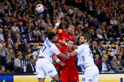 Mads Mensah Larsen (Nr. 22, Daenemark) gegen Timothey N Guessan (Nr. 17, Frankreich) und Luka Karabatic (Nr. 22, Frankreich). Daenemark vs. Frankreich, Halbfinale, Handball, IHF Handball Weltmeisterschaft, 25.01.19 Hamburg Hamburg Germany Barclaycard-Arena Copyright: xAgentur54Gradx xFelixxKoenigx