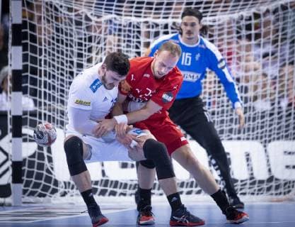 Henrik Toft Hansen of Denmark and Michael Guigou of France during the men s IHF Handball World Championship WM Weltmeisterschaft semifinal between Denmark-France in Hamburg , Germany, on Friday, Jan. 25, 2019. , Hamburg Denmark Copyright: Scanpix LiselottexSabroex COP102 spdk20190125-184729-L