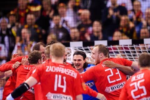 190125 Goalkeeper Jannick Green of Denmark celebrates with teammates after the IHF World Handball Championship match between Denmark and France on January 25, 2019 in Hamburg. Photo: Ludvig Thunman BILDBYRN kod LT 35584 Copyright: LUDVIGxTHUNMAN BB190125LT032