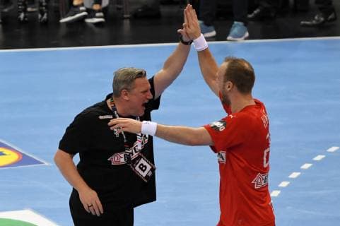 GER, IHF WM 2019, Daenemark (DEN) vs Frankreich (FRA) 25.01.2019, GER, IHF WM 2019, Daenemark (DEN) vs Frankreich (FRA) im Bild Trainer Kai Johannsen (DEN) jubelt mit seiner Mannschaft ueber den Einzug ins Finale