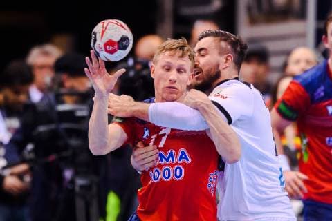 190125 Magnus J¿ndal of Norway in a duel with Jannik Kohlbacher of Germany during the IHF World Handball Championship match between Germany and Norway on January 25, 2019 in Hamburg. Photo: Ludvig Thunman BILDBYRN kod LT 35585 Copyright: LUDVIGxTHUNMAN BB190125LT058