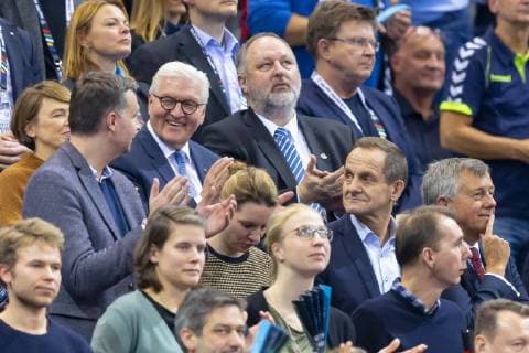 Frank-Walter Steinmeier (l.), Andreas Michelmann (r.) und Alfons Hörmann (unten rechts). Deutschland vs. Norwegen, Halbfinale, Handball, IHF Handball Weltmeisterschaft, 25.01.19 Hamburg Hamburg Germany Barclaycard-Arena Copyright: xAgentur54Gradx xFelixxKoenigx