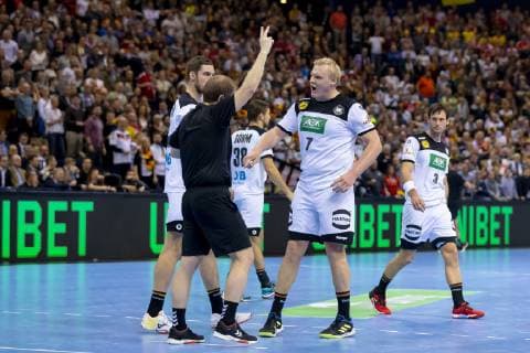 Hendrik Pekeler (Nr. 13, Deutschland) und Patrick Wiencek (Nr. 7, Deutschland) aergern sich ueber eine Zweiminutenstrafe. Deutschland vs. Norwegen, Halbfinale, Handball, IHF Handball Weltmeisterschaft, 25.01.19 Hamburg Hamburg Germany Barclaycard-Arena Copyright: xAgentur54Gradx xFelixxKoenigx