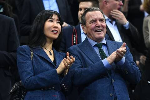 Handball-WM Halbfinale Deutschland - Norwegen am 25.01.2019 in der Barclaycard Arena in Hamburg Gerhard Schröder mit Ehefrau Soyeon Schröder-Kim