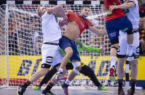 Bjarte Myrhol of Norway and Patrick Wiencek of Germany during the men s IHF Handball World Championship WM Weltmeisterschaft semifinal between Germany-Norway in Hamburg , Germany, on Friday, Jan. 25, 2019.. , Hamburg Tyskland Copyright: Scanpix LiselottexSabroex COP119 spdk20190125-212649-L