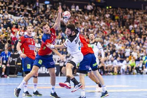 Hamburg, Deutschland 25. Januar 2019: WM 2019 Männer - Halbfinale - Deutschland vs. Norwegen Magnus Abelvik Rod (Norwegen SG Flensburg-Handewitt), Tim Suton (Deutschland TBV Lemgo), Hamburg Barclaycard Arena Deutschland