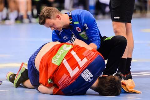 190125 Magnus Abelvik R¿d of Norway receives help after injury during the IHF World Handball Championship match between Germany and Norway on January 25, 2019 in Hamburg. Photo: Ludvig Thunman BILDBYRN kod LT 35585 Copyright: LUDVIGxTHUNMAN BB190125LT094