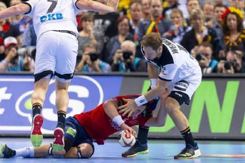 Patrick Wiencek (Nr. 7, Deutschland) und Hendrik Pekeler (Nr. 13, Deutschland) gegen Sander Sagosen (Nr. 5, Norwegen). Deutschland vs. Norwegen, Halbfinale, Handball, IHF Handball Weltmeisterschaft, 25.01.19 Hamburg Hamburg Germany Barclaycard-Arena Copyright: xAgentur54Gradx xFelixxKoenigx