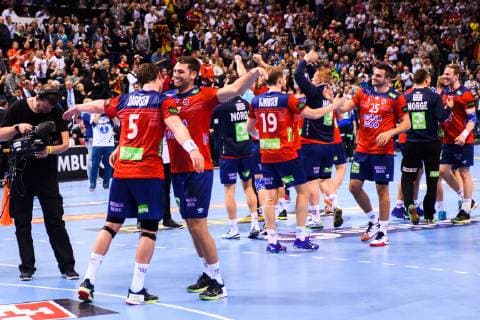 190125 Sander Sagosen of Norway celebrates with teammates after the IHF World Handball Championship match between Germany and Norway on January 25, 2019 in Hamburg. Photo: Ludvig Thunman BILDBYRN kod LT 35585 Copyright: LUDVIGxTHUNMAN BB190125LT101