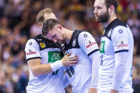 Hamburg, Deutschland 25. Januar 2019: WM 2019 Männer - Halbfinale - Deutschland vs. Norwegen Steffen Weinhold (Deutschland THW Kiel), Fabian Wiede (Deutschland Fuechse Berlin) unzufrieden enttäuscht enttaeuscht niedergeschlagen frustriert, Hamburg Barclaycard Arena Deutschland