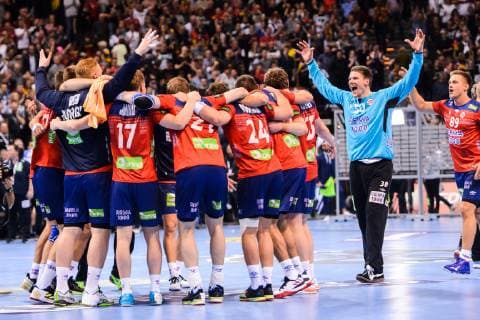 190125 Players of Norway celebrates after the IHF World Handball Championship match between Germany and Norway on January 25, 2019 in Hamburg. Photo: Ludvig Thunman BILDBYRN kod LT 35585 Copyright: LUDVIGxTHUNMAN BB190125LT104