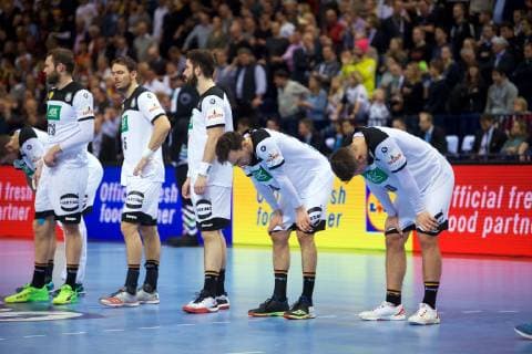 Handball Hamburg 25.01.2019 Weltmeisterschaft 2019 Weltmeisterschaften der Männer Halbfinale Deutschland (GER) - Norwegen (NOR) Steffen Fäth (Deutschland, No.23) Faeth Fath Kai Häfner (Deutschland, No.25) Häfner Hafner Tim Suton (Deutschland, No.08) Patrick Groetzki (Deutschland, No.24) Fabian Wiede (Deutschland, No.10) vlnr. niedergeschlagen