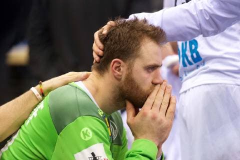 Handball Hamburg 25.01.2019 Weltmeisterschaft 2019 Weltmeisterschaften der Männer Halbfinale Deutschland (GER) - Norwegen (NOR) Andreas Wolff (Deutschland, TW, No.33) niedergeschlagen
