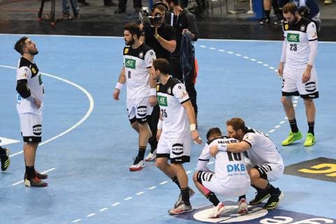 GER, IHF WM 2019, Deutschland (GER) vs Norwegen (NOR) 25.01.2019, GER, IHF WM 2019, Deutschland (GER) vs Norwegen (NOR) im Bild die deutsche Mannschaft laesst nach der Niederlage die Koepfe haengen