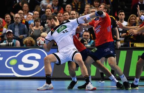 Hendrik Pekeler (Deutschland), und Magnus Gullerud (Norwegen), im Zweikampf Deutschland-Norwegen Germany-Norway IHF Handball Weltmeisterschaft 2019, Handball World Championship WM Weltmeisterschaft 2019, Herren, Männer, Maenner, men, Handball, Deutschland, Germany, Halbfinale Spiel 2 2, half final Hamburg, 25.1.2019