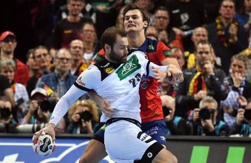 Steffen Fäth (Deutschland), und Magnus Rod Magnus Roed (Norwegen), im Zweikampf Deutschland-Norwegen Germany-Norway IHF Handball Weltmeisterschaft 2019, Handball World Championship WM Weltmeisterschaft 2019, Herren, Männer, Maenner, men, Handball, Deutschland, Germany, Halbfinale Spiel 2, half final Hamburg, 25.1.2019