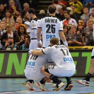 Handball, Herren, Weltmeisterschaft 2019 in Deutschland und Dänemark, 2. Halbfinale, Deutschland - Norwegen, Enttäuschung nach Abpfiff, Fabian Wiede (Nr. 10, Deutschland), Steffen Weinhold (Nr. 17, Deutschland), Kai Häfner (Nr. 25, Deutschland), 25.01.19, Copyright: xMichaelxHundtx xMatthiasxKochx