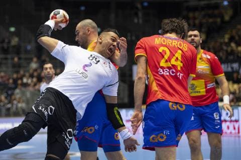 Sport Bilder des Tages Handball, WM, Spiel um Platz 7, Spanien - Ägypten Mohamed Shebib (89) of Egypt and Viran Morros de Argila (24) of Spain during the men s IHF Handball World Championship WM Weltmeisterschaft placement match 7-8 between Spain and Egypt in Herning, Denmark, Saturday, Jan. 26, 2019.. , Herning Denmark Copyright: BoxAmstrup BoxAmstrupx COP105 spdk20190126-181927-L