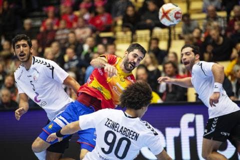 Yahia Omar (5), Ali Zeinelabedin (90) of Egypt and Raul Entrerrios Rodriguez (9) of Spain during the men s IHF Handball World Championship WM Weltmeisterschaft placement match 7-8 between Spain and Egypt in Herning, Denmark, Saturday, Jan. 26, 2019.. , Herning Denmark Copyright: BoxAmstrup BoxAmstrupx COP105 spdk20190126-191629-L