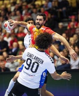 Yahia Omar (5), Ali Zeinelabedin (90) of Egypt and Raul Entrerrios Rodriguez (9) of Spain during the men s IHF Handball World Championship WM Weltmeisterschaft placement match 7-8 between Spain and Egypt in Herning, Denmark, Saturday, Jan. 26, 2019.. , Herning Denmark Copyright: BoxAmstrup BoxAmstrupx COP105 spdk20190126-191734-L