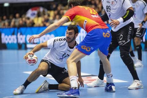 Ahmed Khairy (17) of Egypt and Viran Morros de Argila (24) of Spain during the men s IHF Handball World Championship WM Weltmeisterschaft placement match 7-8 between Spain and Egypt in Herning, Denmark, Saturday, Jan. 26, 2019.. , Herning Denmark Copyright: BoxAmstrup BoxAmstrupx COP105 spdk20190126-192642-L
