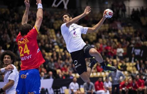 January 26, 2019 - Herning, Denmark - Viran Morros de Argila (24), Spain is blocking Yahia Omar, Egypt in the handball match for the 7th and 8th place between Spain and Egypt in Jyske Bank Boxen in Herning during the 2019 IHF Handball World Championship WM Weltmeisterschaft in Germany Denmark. Handball 2019: Spain - Egypt - ZUMAm173 20190126_zsp_m173_004 Copyright: xLarsxMoellerx