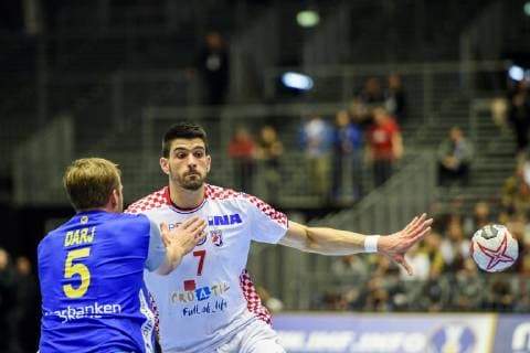 Handball, WM, Spiel um Platz 5, Kroatien - Schweden 190126 Max Darj of Sweden and Luka Stepancic of Croatia during the IHF World Handball Championship placement match between Croatia and Sweden on January 26, 2019 in Herning. Photo: Ludvig Thunman BILDBYRN kod LT 35586 Copyright: LUDVIGxTHUNMAN BB190126LT026