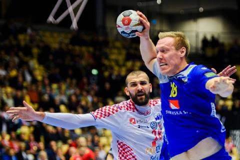 Handball, WM, Spiel um Platz 5, Kroatien - Schweden 190126 Igor Karacic of Croatia and Philip Stenmalm of Sweden during the IHF World Handball Championship placement match between Croatia and Sweden on January 26, 2019 in Herning. Photo: Ludvig Thunman BILDBYRN kod LT 35586 Copyright: LUDVIGxTHUNMAN BB190126LT034