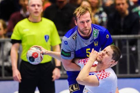 Handball, WM, Spiel um Platz 5, Kroatien - Schweden 190126 Max Darj of Sweden and David Mandic of Croatia during the IHF World Handball Championship placement match between Croatia and Sweden on January 26, 2019 in Herning. Photo: Ludvig Thunman BILDBYRN kod LT 35586 Copyright: LUDVIGxTHUNMAN BB190126LT040