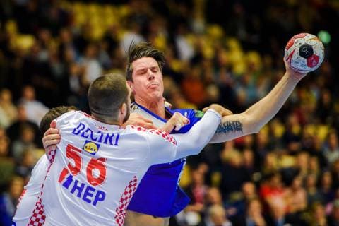 Handball, WM, Spiel um Platz 5, Kroatien - Schweden 190126 Kim Andersson of Sweden in a duel with Kristian Beciri of Croatia during the IHF World Handball Championship placement match between Croatia and Sweden on January 26, 2019 in Herning. Photo: Ludvig Thunman BILDBYRN kod LT 35586 Copyright: LUDVIGxTHUNMAN BB190126LT041