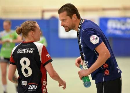 Fabienne Kracht (links) und Trainer Norman Rentsch (rechts) - Zwickau Handball 2. Liga Gedern Nidda vs. Zwickau Nidda Copyright: xEIBNER Lehmbergx EP_eer