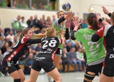 Petra Nagy (Zwickau, links), Alisa Pester (Zwickau, mitte), Johanna Becker (Gedern Nidda, rechts) Handball 2. Liga Gedern Nidda vs. Zwickau Nidda Copyright: xEIBNER Lehmbergx EP_eer