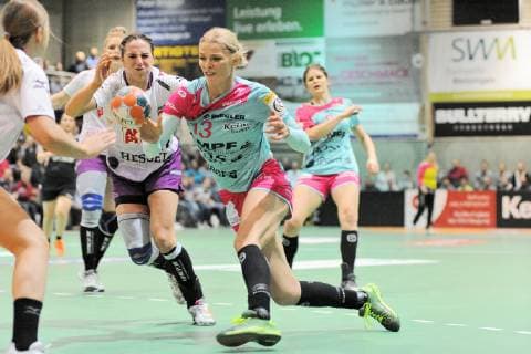 Shenia Minevskaja (TusSies Metzingen 13) TusSies Metzingen, Handball, HBF Ligaspiel, EHF-Cup Gruppenphase , 26.01.2019, Foto:TBaur Eibner TusSies Metzingen vs. Herning-Ikast Handbold Metzingen Copyright: xEibner-Pressefoto Tobi_Baurx EP_TBR