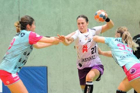 Louise Katharina Burgaard (Herning-Ikast Handbold 27) gegen Patricia Kovacs (TusSies Metzingen 9) und Dorina Korsos (TusSies Metzingen 95) TusSies Metzingen, Handball, HBF Ligaspiel, EHF-Cup Gruppenphase , 26.01.2019, Foto:TBaur Eibner TusSies Metzingen vs. Herning-Ikast Handbold Metzingen Copyright: xEibner-Pressefoto Tobi_Baurx EP_TBR