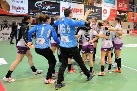 freude bei nach dem Auswaertssieg und das erreichen der naechsten Runde bei den Spielerinnen aus Ikast TusSies Metzingen, Handball, HBF Ligaspiel, EHF-Cup Gruppenphase , 26.01.2019, Foto:TBaur Eibner TusSies Metzingen vs. Herning-Ikast Handbold Metzingen Copyright: xEibner-Pressefoto Tobi_Baurx EP_TBR