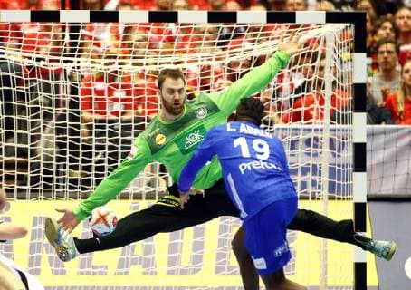 Torwart Andreas Wolff haltend parierend, Luc Abalo Aktion Spielszene Zweikampf Handball Weltmeisterschaft WM Herren Spiel um 3.Platz Saison 2018 2019 27.01.2019 Deutschland GER DHB vs. Frankreich FRA