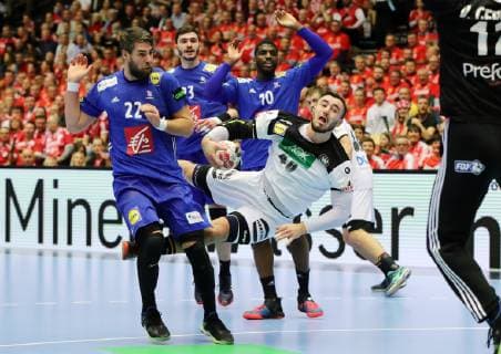 Jannik Kohlbacher, dahinter Luka Karabatic, Ludovic Fabregas, Dika Mem Handball Weltmeisterschaft WM Herren Spiel um 3.Platz Saison 2018 2019 27.01.2019 Deutschland GER DHB vs. Frankreich FRA