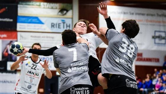 27.01.2019, xpsx, Handball 3.Liga, HSG Hanau - SG Nussloch v.l. Sebastian Koerner (Nussloch), Jan-Eric Ritter (Hanau), Kevin Bitz (Nussloch) Hanau Hessen Deutschland (DEU)