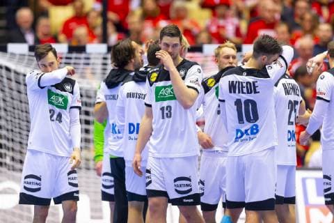 Die deutsche Mannschaft nach der Niederlage. Deutschland vs. Frankreich, Spiel um Platz 3, Handball, IHF Handball Weltmeisterschaft, 27.01.19 Herning Daenemark Jyske Bank Boxen Copyright: xAgentur54Gradx xFelixxKoenigx