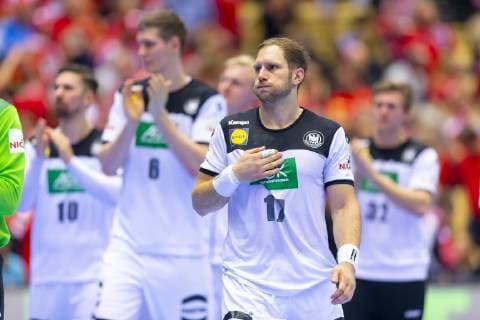 Steffen Weinhold (Nr. 17, Deutschland) ist niedergeschlagen deprimiert enttaeuscht. Deutschland vs. Frankreich, Spiel um Platz 3, Handball, IHF Handball Weltmeisterschaft, 27.01.19 Herning Daenemark Jyske Bank Boxen Copyright: xAgentur54Gradx xFelixxKoenigx