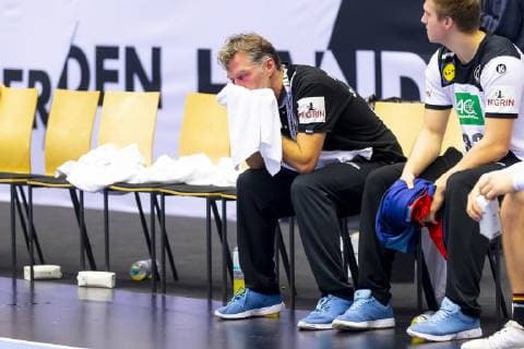 Peter Graeschus weint nach der Niederlage auf der Bank. Deutschland vs. Frankreich, Spiel um Platz 3, Handball, IHF Handball Weltmeisterschaft, 27.01.19 Herning Daenemark Jyske Bank Boxen Copyright: xAgentur54Gradx xFelixxKoenigx