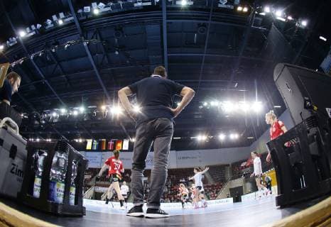 BAU Ludwigsburg , Handball SG BBM Bietigheim vs. Team Esbjerg , Martin Albertsen ( Trainer BBM )