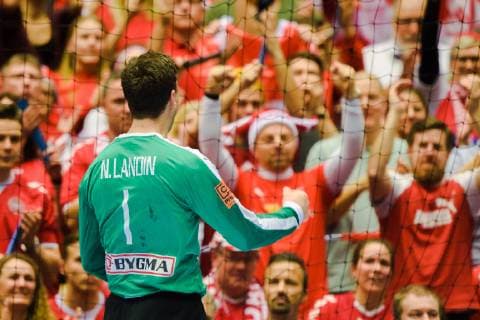 190127 Goalkeeper Niklas Landin of Denmark celebrates with supporters during the IHF World Handball Championship final between Norway and Denmark on January 27, 2019 in Herning. Photo: Ludvig Thunman BILDBYRN kod LT 35588 Copyright: LUDVIGxTHUNMAN BB190127LT115