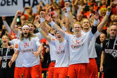 190127 Substitutes of Denmark celebrates after the IHF World Handball Championship final between Norway and Denmark on January 27, 2019 in Herning. Photo: Ludvig Thunman BILDBYRN kod LT 35588 Copyright: LUDVIGxTHUNMAN BB190127LT130