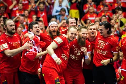 190127 Players of Denmark celebrates after the IHF World Handball Championship final between Norway and Denmark on January 27, 2019 in Herning. Photo: Ludvig Thunman BILDBYRN kod LT 35588 Copyright: LUDVIGxTHUNMAN BB190127LT142